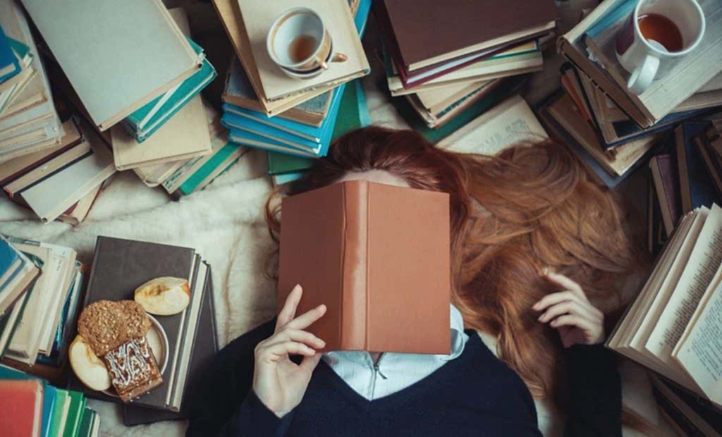 Чтение книги